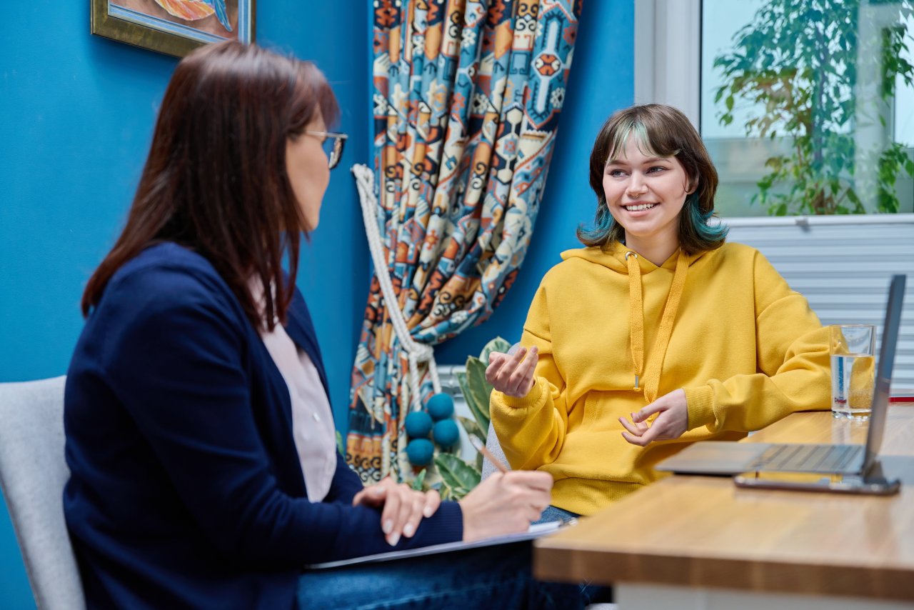 therapist sitting with their female client that is showing signs of neurodivergence