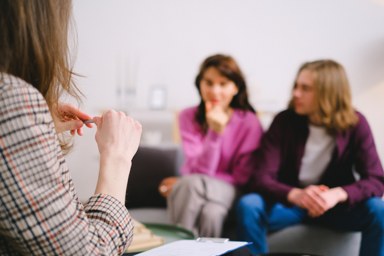 therapist discussing during family therapy about are teen curfews good for mental health