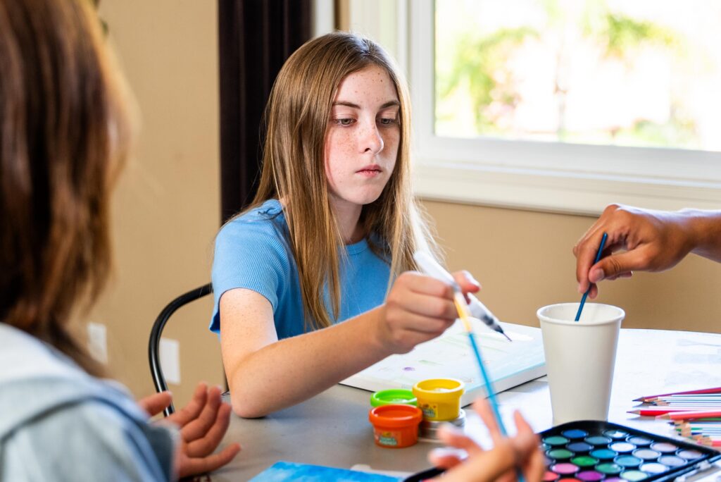 teens in art therapy class